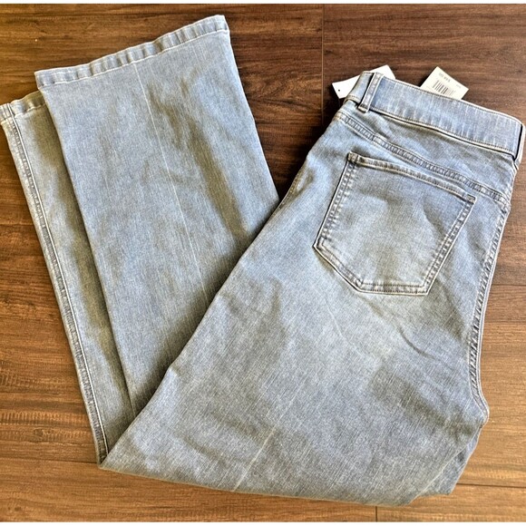 Gloria Vanderbilt Women's Shape Effect Pull-On Flared-Leg Jeans Light Blue 16S - Picture 5 of 9